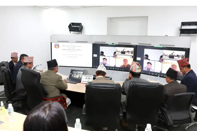 प्रधानमन्त्री पुष्पकमल दाहालले आफ्नो कार्यालयबाट भर्चुअल रूपमा प्रगति विवरण लिँदै 'कठोर कदम' चाल्ने चेतावनी दिएका थिए।