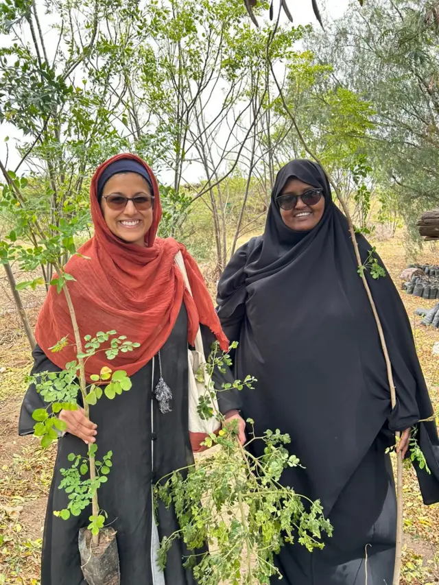 Galereyalarda keksa ayollarning yalangoch fotosuratlari Ijtimoiy tarmoqlardan uy qurilishi erotik fotosuratlar