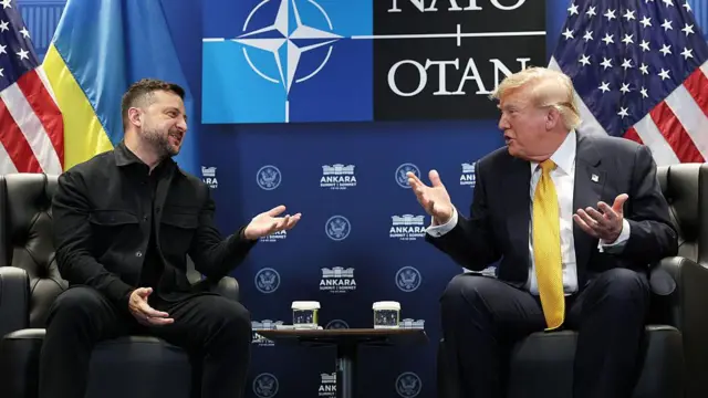 Володимир Зеленський і Дональд Трамп під час зустрічі в Анкарі