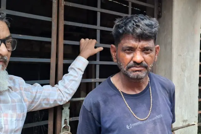 নীলু সিং (কালো পোশাকে)