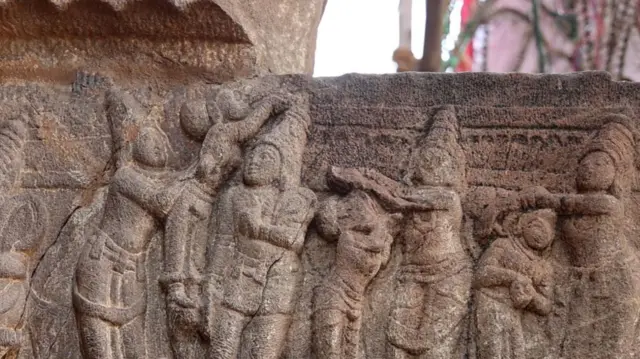 విగ్రహాలు, బొమ్మలు