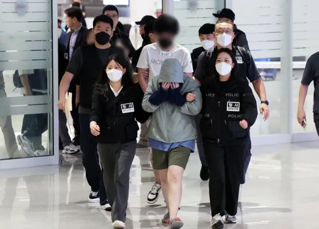  ကျားဖြန့်လုပ်တယ်လို့စွပ်စွဲခံရသူတွေကို အောက်တိုဘာလ ၁၈ ရက်နေ့မှာ ထိန်းသိမ်းတဲ့မြင်ကွင်း 