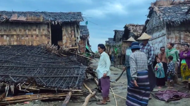 ဧပြီ ၂၉ ရက်က မိုးသက်လေပြင်းကျလို့ အိမ်အလုံးလိုက် ပြိုသွားတဲ့ ပုဏ္ဏားကျွန်းက စစ်ဘေးရှောင်စခန်း