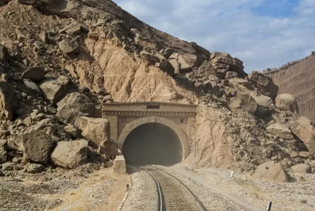 பாகிஸ்தானில் ரயில் கடத்தப்பட்ட விவகாரம் - இதுவரை தெரிய வந்த தகவல்கள் என்ன?