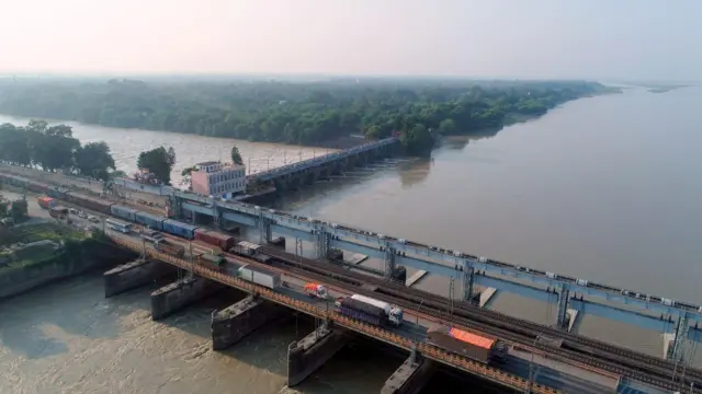 ফারাক্কা ব্যারাজ ও সংলগ্ন ফিডার ক্যানাল, আকাশ থেকে তোলা ছবি