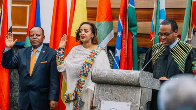 አምባሳደር ታዬ አጽቀ ሥላሴ እና ዶ/ር መቅደስ ዳባ ቃለ መሃላ ሲፈጽሙ 