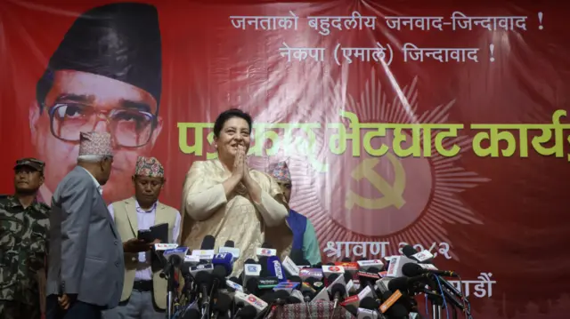 विद्यादेवी भण्डारीको पत्रकार भेटघाट