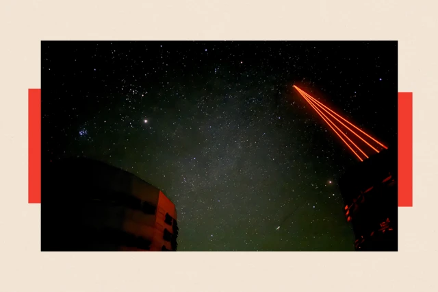 Des faisceaux laser quittent le dôme d'un télescope de l'Observatoire européen austral.