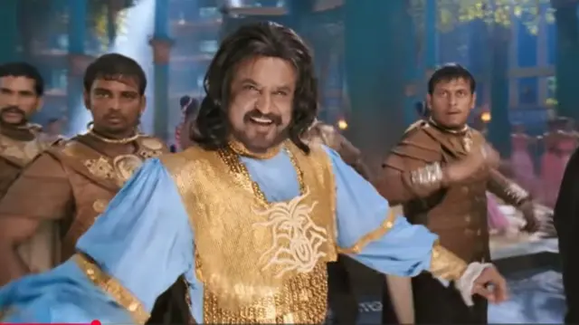 ஐதராபாத்தில் 250க்கு 150 அடி நீள அகலமுள்ள ஒரே ஒரு செட்டில் இந்தப் பாடல் படமாக்கப்பட்டது என்றார் தயாரிப்பு நிர்வாகி சுந்தர்ராஜன் 