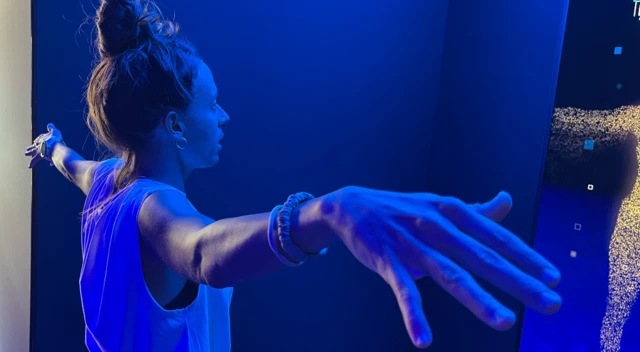 ከባርሴሎና ፓሪስ የሄደችው ፍራንቼስካ ቴክኖሎጂውን ሞክራለች።