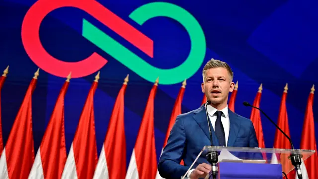 Петер Мадьяр во время пресс-конференции