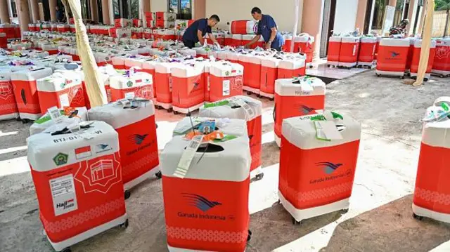 হজযাত্রীর প্রতিটি ব্যাগে নাম ঠিকানা লিখে রাখা প্রয়োজন।