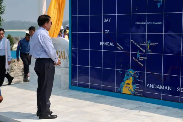 ပင်လယ်နှစ်ခုဆုံမှတ်တည် နေရာမှာ အောင်မြေအထိမ်းအမှတ်ကျောက် တိုင်စိုက်ထူဖို့ရောက်နေ