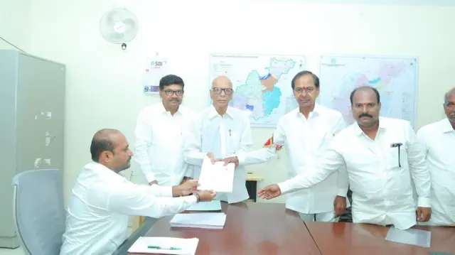 గజ్వేల్లో నామినేషన్ వేసిన కేసీఆర్