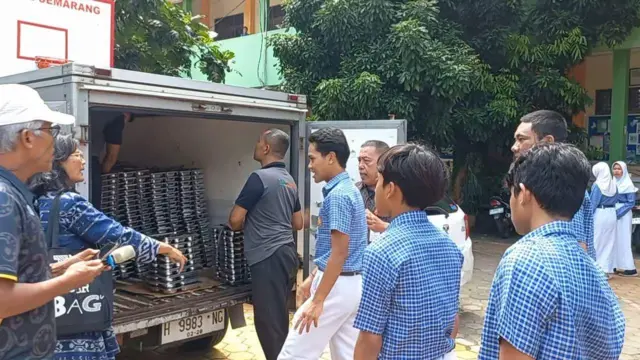 Kedatangan makan bergizi gratis di SMP Negeri 12 Kota Semarang pada hari kedua, Selasa (7/1/2025).