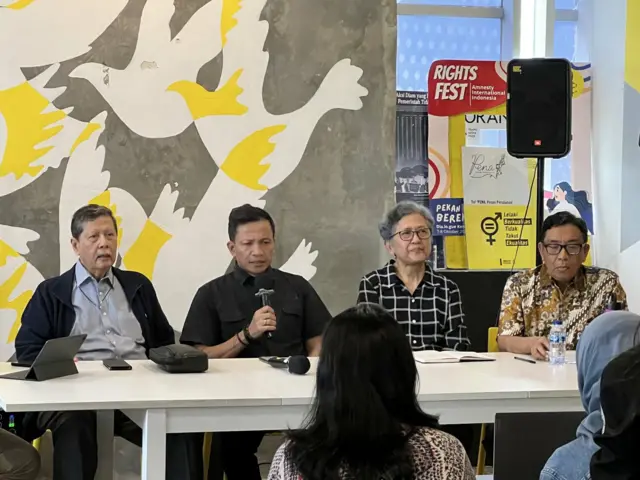Deklarasi kemerdekaan untuk klarifikasi kesejarahan, kebenaran, dan keadilan atas kejahatan kemanusiaan di Kantor Amnesty International Indonesia, Selasa (29/08).