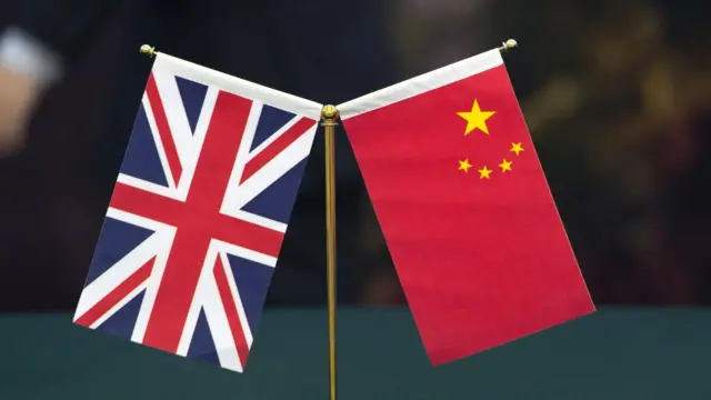 यूके र चीनका झण्डा 