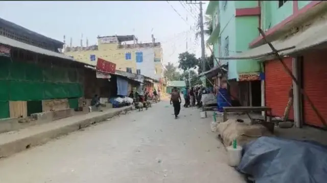 থানচিতে থমথমে পরিস্থিতি বিরাজ করছে।