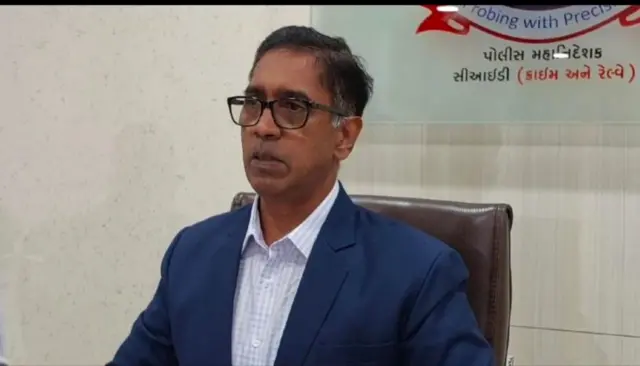 સીઆઇડી ક્રાઇમના એડિ.ડી.જી.પી રાજકુમાર પાંડીયન પ્રેસકોન્ફરન્સનો ફોટો