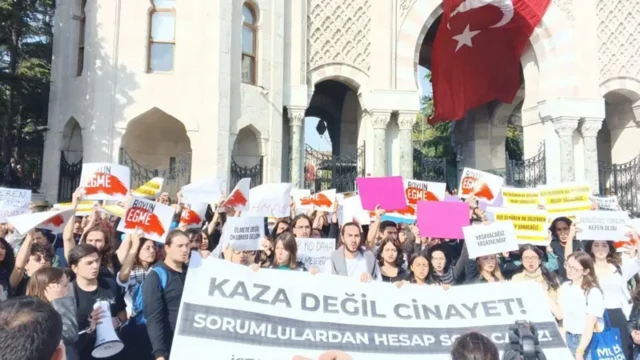 İstanbul Üniversitesi öğrencileri 2023'te Zeren Ertaş'ın ölümünü ihmalleri gerekçe göstererek protesto etmişti