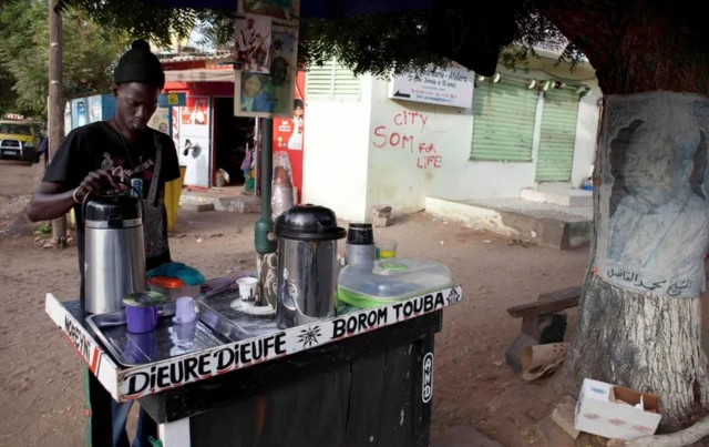 Nutrition : Tout savoir sur le café Touba, très populaire au Sénégal - BBC News Afrique