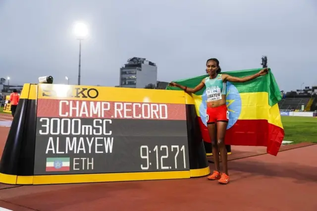Atileet Simboo Alamaayyoo gufachiisa 3,000m 9:12:71'n rikardii Shaampiyoonaa cabsuun mo'atte
