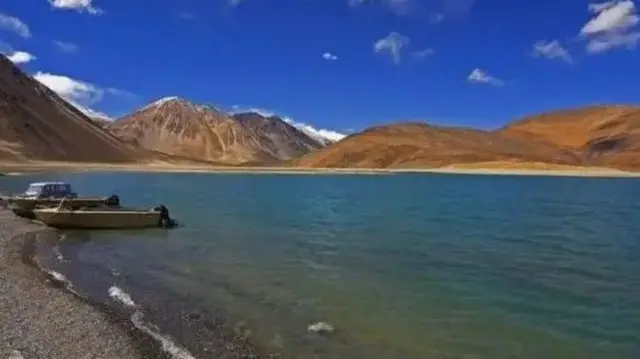 पँगाँग त्सो सरोवराचा 45 किलोमीटर भाग भारतात आहे