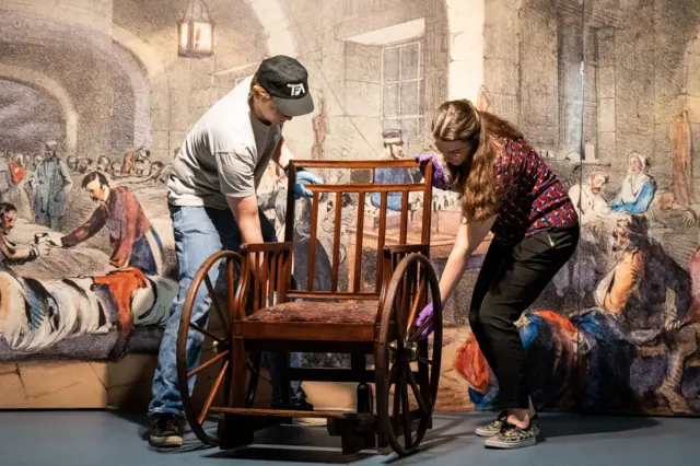 Invalidska kolica Florens Najtingejl postavljena su u muzeju