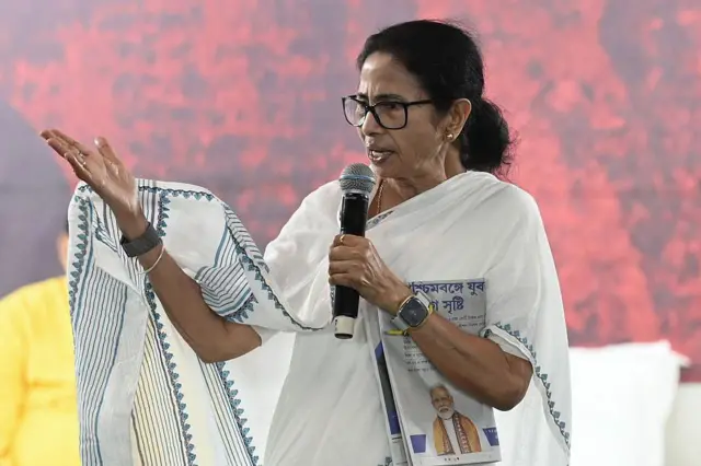 పశ్చిమ బెంగాల్ అసెంబ్లీ ఎన్నికలు 2026, తేదీలు, వివాదాలు, రాజకీయ వ్యూహాలు, ఎన్నికల కమిషన్, ఓటింగ్, నామినేషన్లు