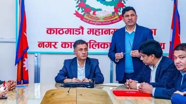 काठमाण्डूका प्रमुख प्रशासकीय अधिकृतसहित कर्मचारीहरू 