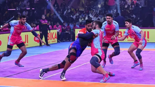 ਪ੍ਰੋ ਕਬੱਡੀ ਲੀਗ ਦੌਰਾਨ ਇੱਕ ਮੈਚ ਦੇ ਦ੍ਰਿਸ਼