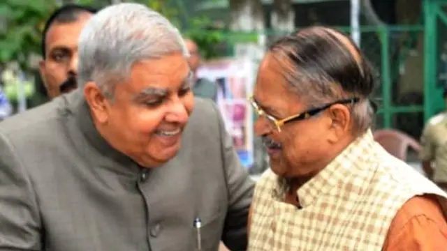 राज्य मंत्री सुब्रत मुखर्जी के साथ राज्यपाल जगदीप धनखड़