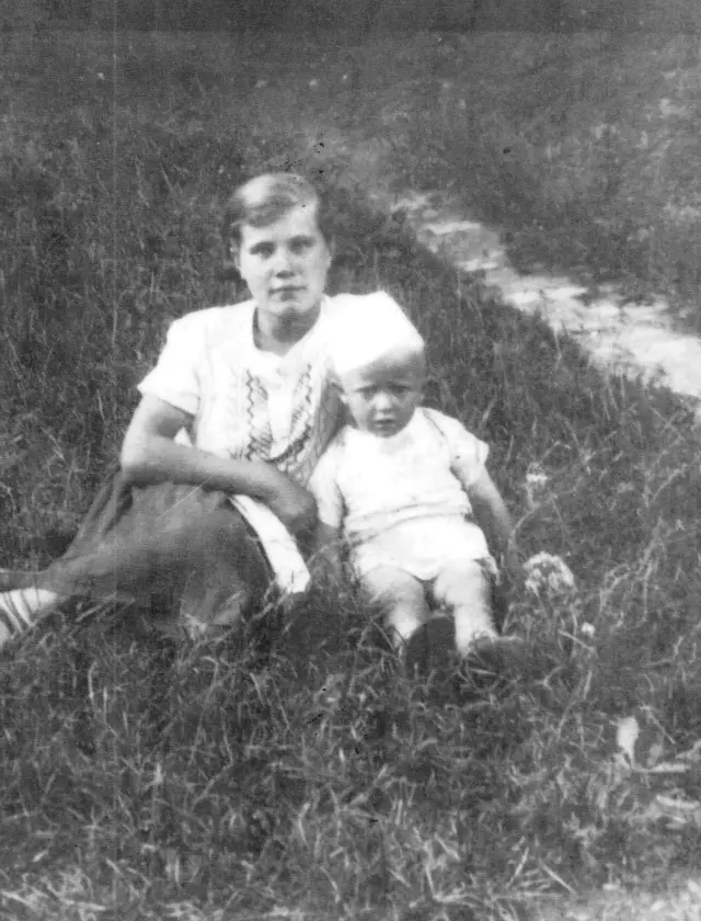 Кристина с двоюродным братом в 1938