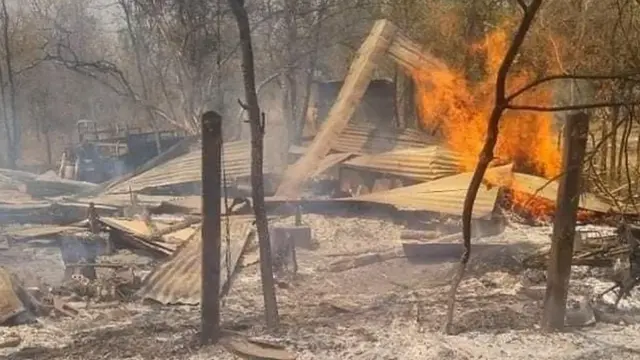 ဘန့်ဘွေးအုပ်စု ထန်းဇင်ရွာ နေအိမ်တွေမီးရှို့ခံရ