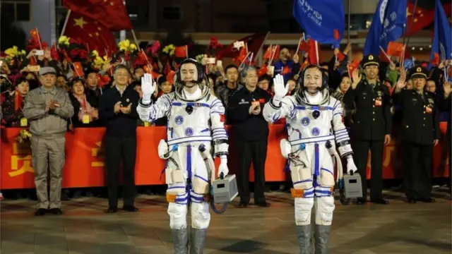 آنها از مرکز پرتاب ماهواره ای جیاکوان راهی فضا شدند