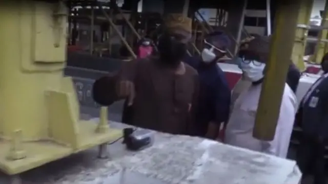 Aworan Fashola ni Lekki toll gate