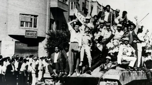 هواداران سلطنت واقعه ۲۸ مرداد را نه یک کودتا بلکه یک رستاخیز ملی می‌دانند که آمریکا نقش مهمی در آن نداشت