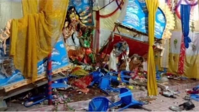पूजा मंडपों और मंदिरों पर तीन दिन तक हमले