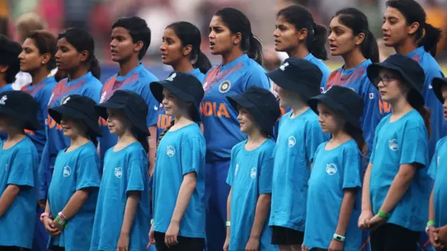 விளையாட்டு வீராங்கனைகள் குறித்து இந்தியர்கள் என்ன நினைக்கின்றனர் ?