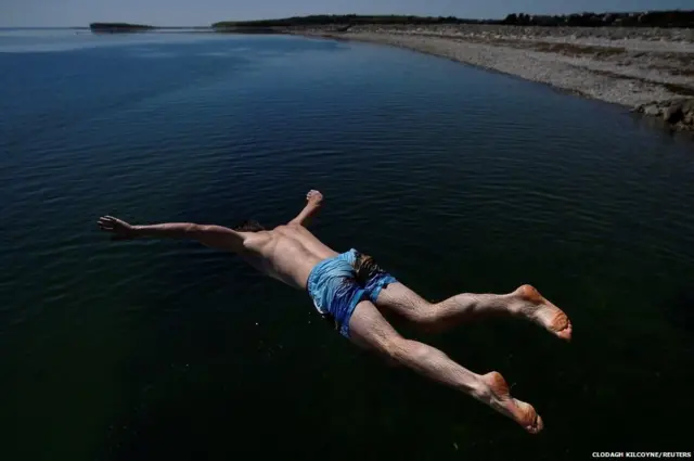 दुनिया, फुटबॉल विश्व कप, रूस, नेपाल, गे परेड, जंगल की आग