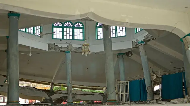 தற்போது, ஆயிரக்கணக்கான ஆயிரக்கணக்கான அவசர பணியாளர்கள், வீரர்கள் மற்றும் போலிசார் மீண்டும் மீட்புப்பணியை தொடங்கியுள்ளனர்.