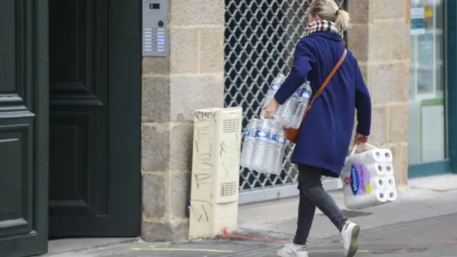 Вірус може потрапити в організм багатьма способами