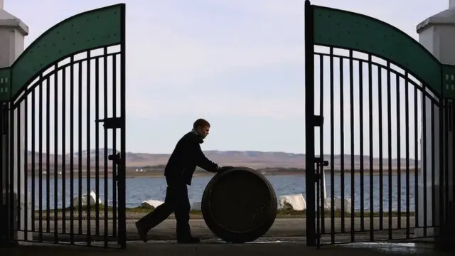 Bačva viskija iz destilerije Brukladi