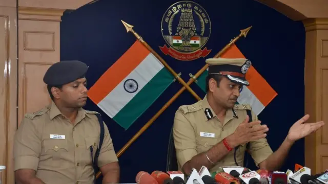 அஸ்ரா கார்க்