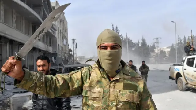 عنصر من الجيش الحر في عفرين