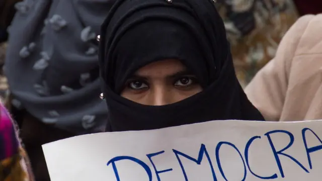 போராட்டத்தில் பெண்