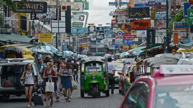 ที่ผ่านมา ททท. และกระทรวงการท่องเที่ยวและกีฬา รับบทเป็น "นางกวัก" ผ่านการโฆษณาประชาสัมพันธ์ด้านการท่องเที่ยว