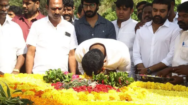 மரியாதை செலுத்திய விஷால்