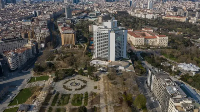 İmamoğlu, dava açacaklarını duyurdu: "Neredeyse yüz yıldır İBB'ye ait Gezi Parkı, ne olduğu belli olmayan bir vakfa devrediliyor"