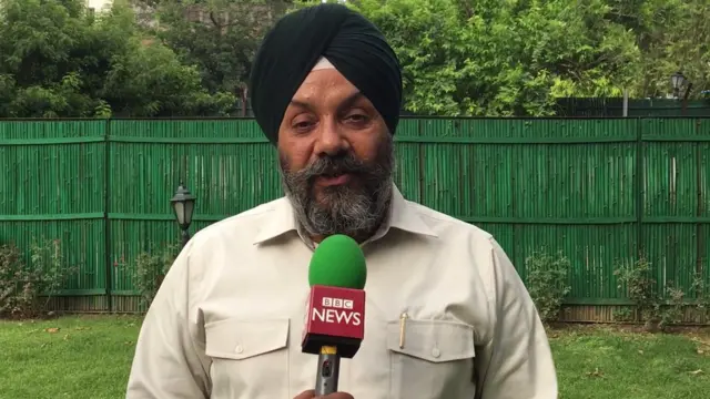 குருத்வாரவில் பசியாற வருவோருக்கான பணியை மேற்பார்வையிடும் மஞ்சீத் சிங்